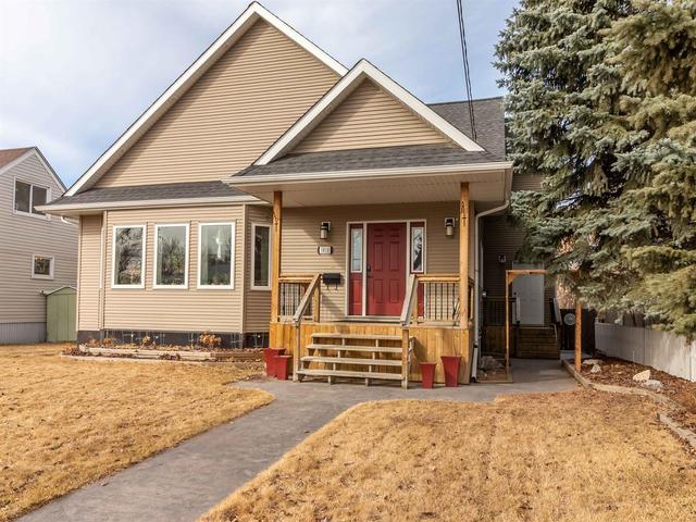 3810 42 Avenue, House detached with 7 bedrooms, 4 bathrooms and 3 parking in Red Deer AB | Image 2