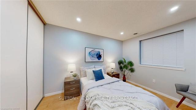 102 - 30 Chapman Crt, Townhouse with 2 bedrooms, 2 bathrooms and 2 parking in London ON | Image 28