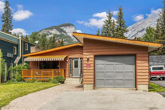 214 Marmot Place, House detached with 3 bedrooms, 1 bathrooms and 2 parking in Banff AB | Image 1