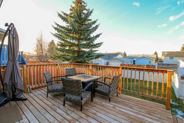 18 Eakins Crescent, House detached with 5 bedrooms, 3 bathrooms and 2 parking in Red Deer AB | Image 17