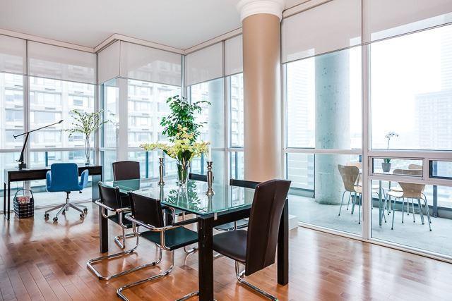 Uph03 - 1121 Bay St, Condo with 2 bedrooms, 2 bathrooms and 1 parking in Toronto ON | Image 2