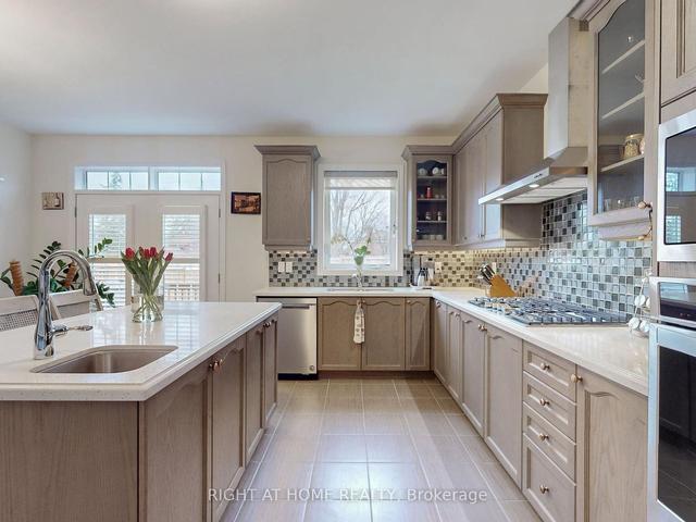 4 Hennessey Cres, House detached with 4 bedrooms, 4 bathrooms and 6 parking in Kawartha Lakes ON | Image 14