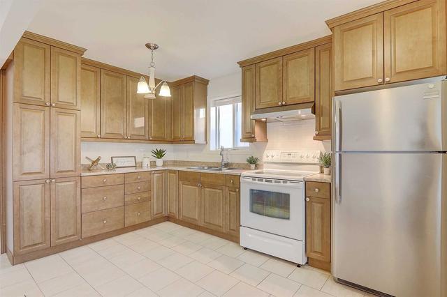 4 Westchester Rd, House detached with 3 bedrooms, 2 bathrooms and 3 parking in Toronto ON | Image 2