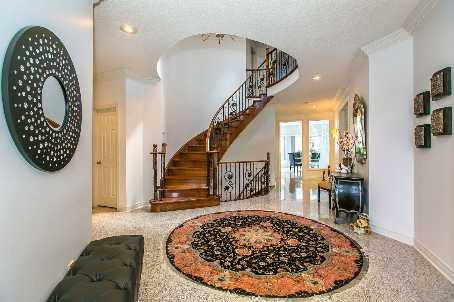 80 Black Walnut Cres, House detached with 5 bedrooms, 4 bathrooms and 9 parking in Richmond Hill ON | Image 2