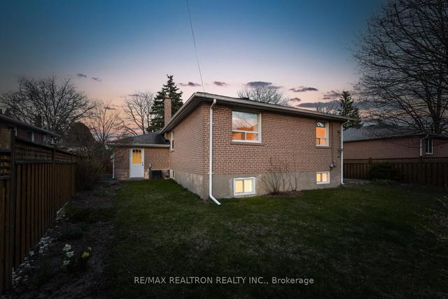172 Parkston Crt, House detached with 3 bedrooms, 2 bathrooms and 4 parking in Richmond Hill ON | Image 34