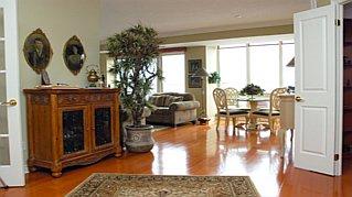 lph1 - 60 Old Mill Rd, Condo with 3 bedrooms, 3 bathrooms and null parking in Oakville ON | Image 2