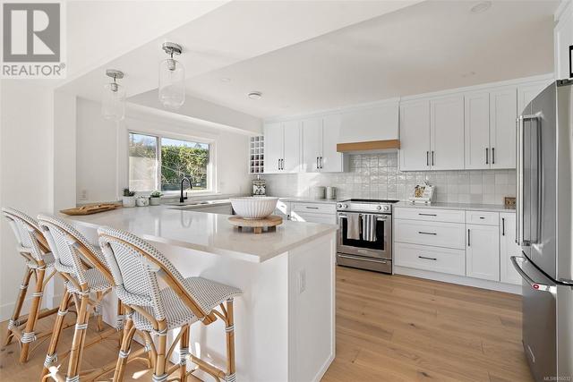 3042 Westdowne Rd, House detached with 5 bedrooms, 3 bathrooms and 4 parking in Oak Bay BC | Image 13