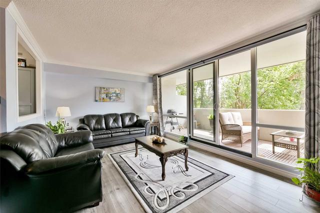 212 - 250 Scarlett Rd, Condo with 2 bedrooms, 2 bathrooms and 1 parking in Toronto ON | Image 26