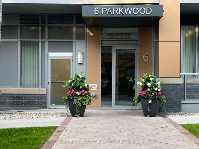 th104 - 6 Parkwood Ave, Townhouse with 2 bedrooms, 3 bathrooms and 1 parking in Toronto ON | Image 2