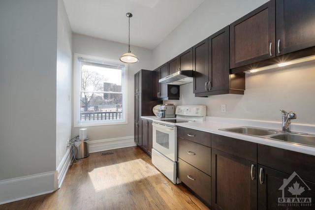 121 York Street, Home with 2 bedrooms, 3 bathrooms and 3 parking in Ottawa ON | Image 7