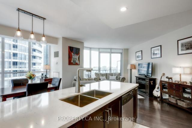 1602 - 218 Queens Quay Way, Condo with 2 bedrooms, 2 bathrooms and 1 parking in Toronto ON | Image 4