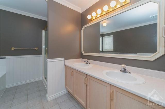 19 Mattawa Crescent, House detached with 5 bedrooms, 3 bathrooms and 4 parking in Ottawa ON | Image 20