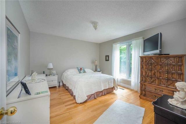 5 Oak St, House detached with 4 bedrooms, 2 bathrooms and 6 parking in Bancroft ON | Image 2