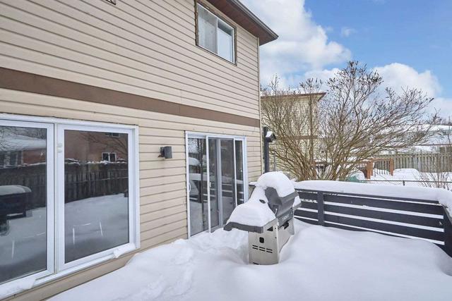 71 Robin Crt, House semidetached with 3 bedrooms, 3 bathrooms and 2 parking in Barrie ON | Image 5
