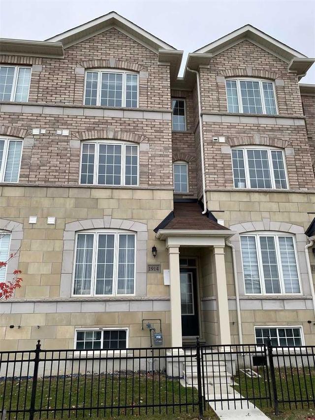 1914 Donald Cousens Pkwy, House attached with 3 bedrooms, 4 bathrooms and 2 parking in Markham ON | Image 1