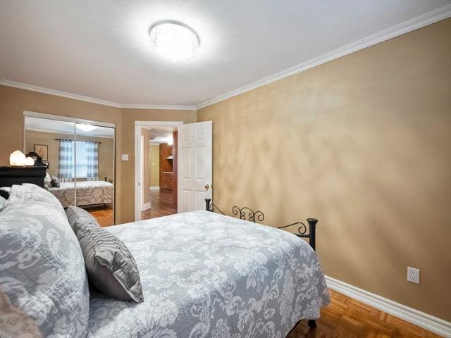 72 Ennerdale Rd, House detached with 2 bedrooms, 2 bathrooms and 1 parking in Toronto ON | Image 8