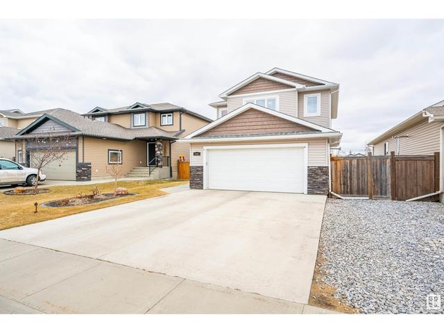 3817 52 St, House detached with 3 bedrooms, 3 bathrooms and null parking in Gibbons AB | Image 2