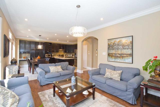 114 Fahey Dr, House detached with 4 bedrooms, 5 bathrooms and 6 parking in Brampton ON | Image 6