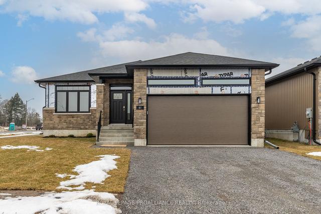61 Hastings Park Dr, House detached with 3 bedrooms, 2 bathrooms and 4 parking in Belleville ON | Image 1