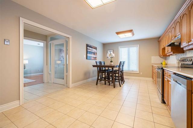 64 Dorchester Dr, House detached with 3 bedrooms, 3 bathrooms and 5 parking in Brampton ON | Image 6