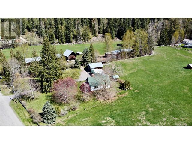 2015 Kerr Road, House detached with 3 bedrooms, 1 bathrooms and 10 parking in Sicamous BC | Image 2