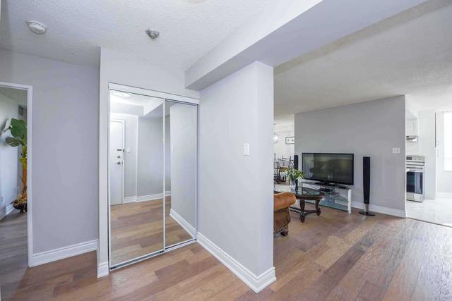 1109 - 5 Lisa St, Condo with 3 bedrooms, 2 bathrooms and 1 parking in Brampton ON | Image 2