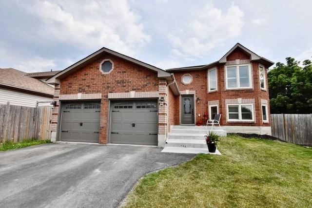 13 Columbia Rd S, House detached with 3 bedrooms, 2 bathrooms and 6 parking in Barrie ON | Image 1