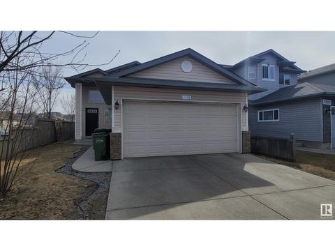 3203 26 Av Nw, House detached with 4 bedrooms, 3 bathrooms and null parking in Edmonton AB | Card Image