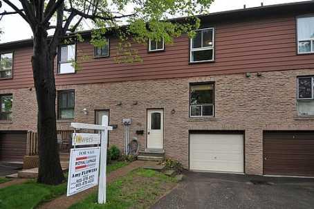 61 - 483 Ontario St N, Townhouse with 3 bedrooms, 2 bathrooms and 1 parking in Milton ON | Image 1