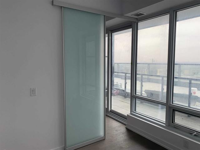 2001 - 488 University Ave, Condo with 2 bedrooms, 2 bathrooms and 0 parking in Toronto ON | Image 7