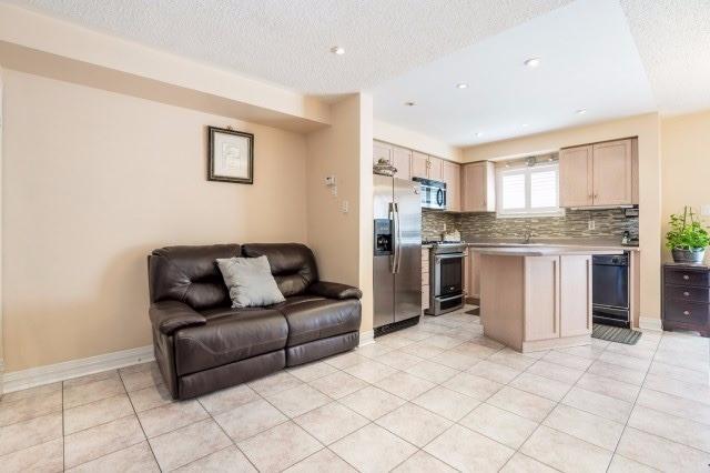 228 Kelso Cres, House attached with 3 bedrooms, 4 bathrooms and 2 parking in Vaughan ON | Image 4