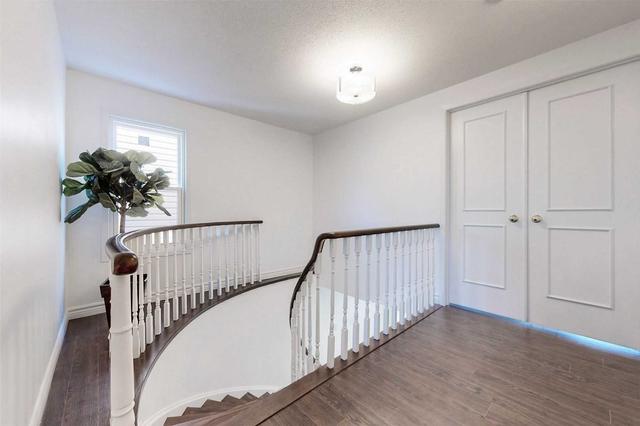 33 Sandyhook Sq, House detached with 3 bedrooms, 4 bathrooms and 3 parking in Toronto ON | Image 6