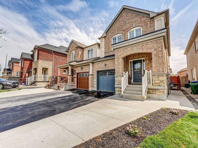 35 Napoleon Cres, House detached with 3 bedrooms, 4 bathrooms and 4 parking in Brampton ON | Image 1