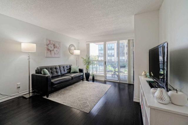302 - 18 Hollywood Ave, Condo with 1 bedrooms, 1 bathrooms and 1 parking in Toronto ON | Image 3