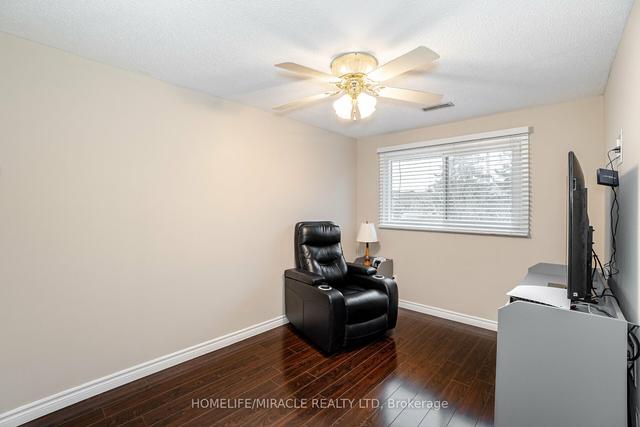23 Hoskins Sq, House attached with 3 bedrooms, 2 bathrooms and 3 parking in Brampton ON | Image 16