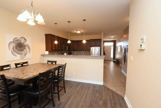 4340 Lindsey Cres, House semidetached with 3 bedrooms, 3 bathrooms and 3 parking in Lincoln ON | Image 2