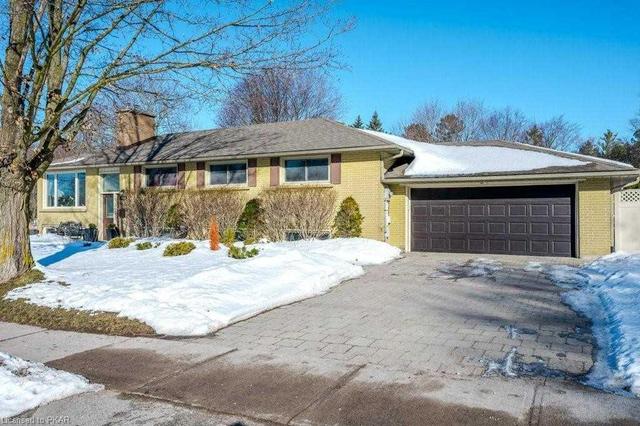 964 Weller St, House detached with 4 bedrooms, 3 bathrooms and 6 parking in Peterborough ON | Image 2