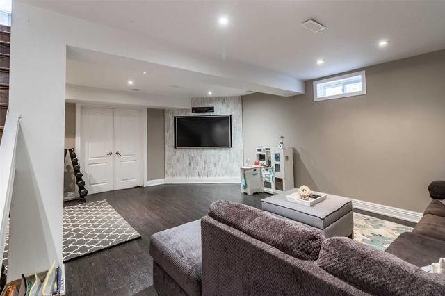 564 Laughren Cres, House detached with 4 bedrooms, 3 bathrooms and 3 parking in Milton ON | Image 9