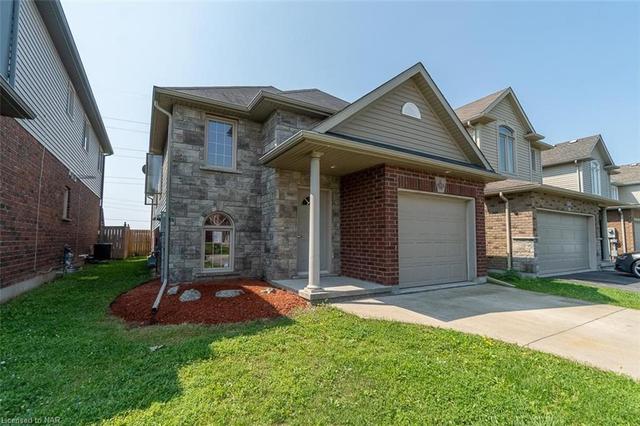8532 Milomir Street, House detached with 3 bedrooms, 2 bathrooms and 3 parking in Niagara Falls ON | Image 2