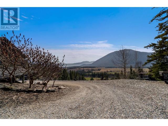 2711 Sun Ridge Place, House detached with 3 bedrooms, 3 bathrooms and 4 parking in Columbia Shuswap C BC | Image 45