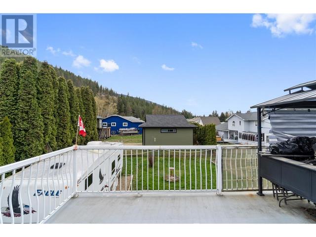 821 Cottonwood Avenue, House detached with 4 bedrooms, 3 bathrooms and 2 parking in Sicamous BC | Image 42
