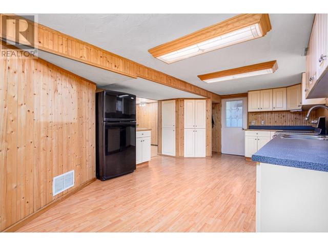 11901 Kalamalka Road, House detached with 5 bedrooms, 2 bathrooms and 2 parking in Coldstream BC | Image 32