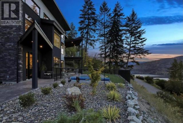 132 Sunset Boulevard, House detached with 5 bedrooms, 3 bathrooms and 9 parking in Vernon BC | Image 4