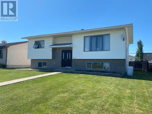 4710 46 Street, House detached with 3 bedrooms, 2 bathrooms and 4 parking in Mayerthorpe AB | Card Image