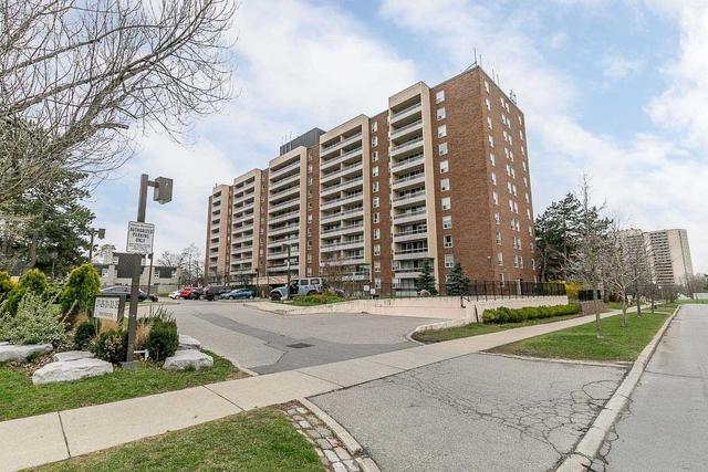 202 - 31 Four Winds Dr, Condo with 2 bedrooms, 1 bathrooms and 1 parking in Toronto ON | Image 1