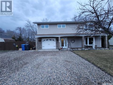 838 Prospect Avenue, House detached with 3 bedrooms, 3 bathrooms and null parking in Oxbow SK | Card Image