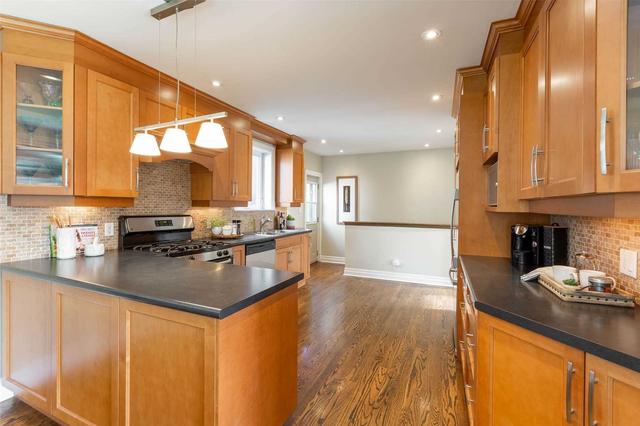 57 Eagle Rd, House detached with 4 bedrooms, 3 bathrooms and 6 parking in Toronto ON | Image 2