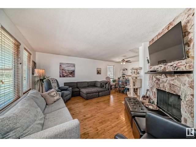 74 Akins Dr, House detached with 3 bedrooms, 2 bathrooms and 3 parking in St. Albert AB | Image 6