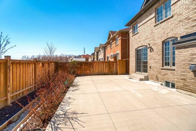 7 Amaretto Crt, House detached with 4 bedrooms, 4 bathrooms and 4 parking in Brampton ON | Image 28