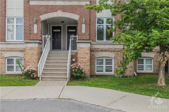 a - 722 Chapman Mills Drive, House attached with 2 bedrooms, 3 bathrooms and 1 parking in Ottawa ON | Image 3
